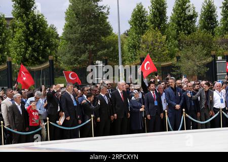 (190715) -- ANKARA, 15 juillet 2019 (Xinhua) -- le président turc Recep Tayyip Erdogan et des officiels assistent à une cérémonie au Monument des martyrs du 15 juillet à Ankara, Turquie, le 15 juillet 2019. La Turquie a organisé lundi des cérémonies nationales pour marquer le troisième anniversaire d'un coup d'État meurtrier manqué en 2016. (Xinhua/Mustafa Kaya) TURQUIE-ANKARA-TENTATIVE DE COUP D'ÉTAT ANNIVERSAIRE PUBLICATIONxNOTxINxCHN Banque D'Images