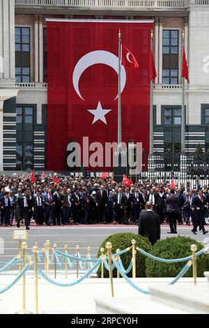 (190715) -- ANKARA, 15 juillet 2019 (Xinhua) -- le président turc Recep Tayyip Erdogan et des officiels assistent à une cérémonie au Monument des martyrs du 15 juillet à Ankara, Turquie, le 15 juillet 2019. La Turquie a organisé lundi des cérémonies nationales pour marquer le troisième anniversaire d'un coup d'État meurtrier manqué en 2016. (Xinhua/Mustafa Kaya) TURQUIE-ANKARA-TENTATIVE DE COUP D'ÉTAT ANNIVERSAIRE PUBLICATIONxNOTxINxCHN Banque D'Images