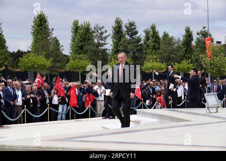 (190715) -- ANKARA, 15 juillet 2019 (Xinhua) -- le président turc Recep Tayyip Erdogan (devant) assiste à une cérémonie au Monument des martyrs du 15 juillet à Ankara, Turquie, le 15 juillet 2019. La Turquie a organisé lundi des cérémonies nationales pour marquer le troisième anniversaire d'un coup d'État meurtrier manqué en 2016. (Xinhua/Mustafa Kaya) TURQUIE-ANKARA-TENTATIVE DE COUP D'ÉTAT ANNIVERSAIRE PUBLICATIONxNOTxINxCHN Banque D'Images