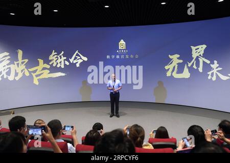 (190716) -- BEIJING, 16 juillet 2019 -- Wang Xudong, directeur du musée du palais, assiste à une conférence de presse sur le musée numérique du palais au musée du palais de Pékin, capitale de la Chine, le 16 juillet 2019. Le Musée du Palais a lancé sept produits numériques pour transformer les patrimoines culturels en ressources numériques lors d'une conférence de presse mardi. CHINE-PÉKIN-PALAIS MUSEUM-GO DIGITAL (CN) JINXLIANGKUAI PUBLICATIONXNOTXINXCHN Banque D'Images