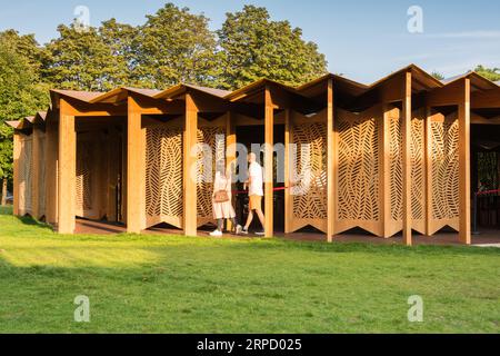 The 2023 Serpentine Pavilion par Lina Ghotmeh à la Serpentine Gallery, Kensington Gardens, Londres, Angleterre, Royaume-Uni Banque D'Images