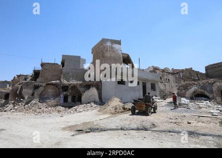 (190717) -- MOSSOUL, 17 juillet 2019 -- une photo prise le 14 juillet 2019 montre une vue de la vieille ville de Mossoul, en Irak. La guerre pour libérer Mossoul de l Irak du groupe militant État islamique (EI) remporte la victoire depuis deux ans, mais ses graves impacts pèsent encore lourdement sur les habitants de la ville. Une campagne de collecte de fonds populaire a été lancée dans les médias sociaux chinois avec une solidarité écrasante, visant à apporter de l'espoir aux familles déchirées par la guerre à Mossoul en Irak. POUR ALLER AVEC la caractéristique : les dons de la base chinoise apportent de l'espoir aux familles déchirées par la guerre à Mossoul en Irak) IRAK-MOSSOUL-FAMILLES-CHINOIS DE LA BASE DONA Banque D'Images