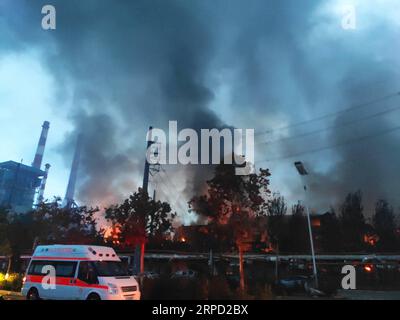 Chine, Mehrere Opfer BEI explosion à Gasanlage à Yima (190720) -- ZHENGZHOU, 20 juillet 2019 (Xinhua) -- une photo prise le 19 juillet 2019 montre le site d'une explosion dans une usine à gaz à Yima, dans la province du Henan, au centre de la Chine. Deux personnes ont été tuées, 18 grièvement blessées et 12 sont toujours portées disparues après une explosion qui a secoué une usine de gaz dans la ville de Yima vendredi après-midi. Une enquête plus approfondie est en cours. (Str/Xinhua) CHINA-HENAN-GAZ USINE-EXPLOSION (CN) PUBLICATIONxNOTxINxCHN Banque D'Images