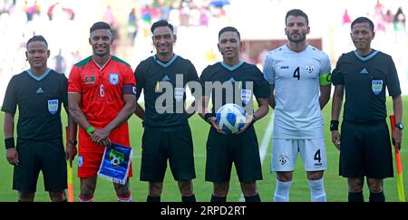 Le Bangladesh a disputé un match nul lors du premier des deux matchs amicaux de la FIFA contre l'Afghanistan au Bashundhara Kings Arena, Dhaka, Banglad Banque D'Images