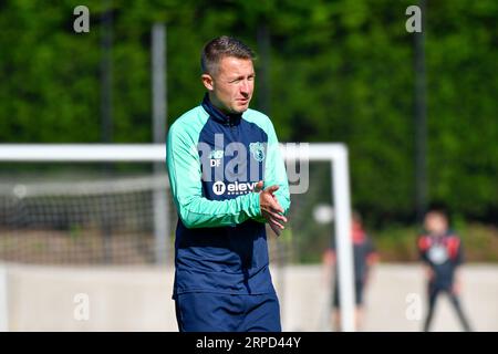 Swansea, pays de Galles. 2 septembre 2023. Dane Facey Cardiff City Academy responsable des entraîneurs lors de l'échauffement avant le match de la coupe de la Ligue de développement professionnel des moins de 18 ans entre Swansea City et Cardiff City à la Swansea City Academy à Swansea, pays de Galles, Royaume-Uni, le 2 septembre 2023. Crédit : Duncan Thomas/Majestic Media. Banque D'Images