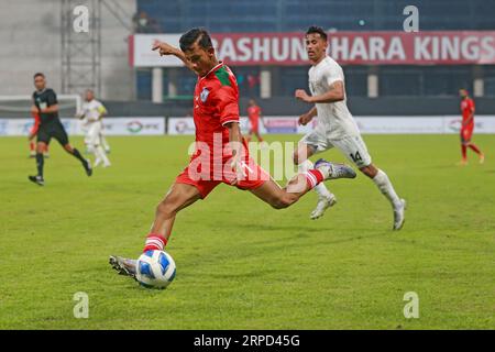 Le Bangladesh a disputé un match nul lors du premier des deux matchs amicaux de la FIFA contre l'Afghanistan au Bashundhara Kings Arena, Dhaka, Banglad Banque D'Images