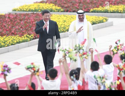 (190722) -- PÉKIN, le 22 juillet 2019 -- le président chinois Xi Jinping organise une cérémonie de bienvenue pour le cheikh Mohammed bin Zayed Al Nahyan, prince héritier d'Abu Dhabi des Émirats arabes Unis, avant leurs pourparlers à Beijing, capitale de la Chine, le 22 juillet 2019.) CHINE-PÉKIN-XI JINPING-PRINCE HÉRITIER D'ABU DHABI-POURPARLERS (CN) PANGXXINGLEI PUBLICATIONXNOTXINXCHN Banque D'Images