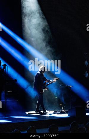 Copenhague, Danemark. 03e, septembre 2023. Le groupe de rock norvégien Madrugada donne un concert au Théâtre Royal danois de Copenhague. Ici le guitariste Cato Thomassen est vu en direct sur scène. (Crédit photo : Gonzales photo - Erling Brodersen). Banque D'Images