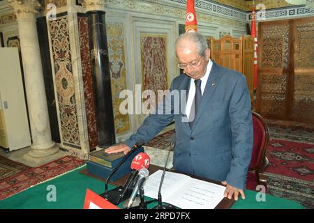 (190725) -- TUNIS, 25 juillet 2019 (Xinhua) -- le président tunisien de l'Assemblée des représentants du peuple Mohamed Ennaceur prête serment lors d'une cérémonie d'assermentation en tant que président par intérim de la Tunisie à Tunis, Tunisie, le 25 juillet 2019. Le président tunisien Beji Caïd Essebsi est décédé jeudi à l'âge de 92 ans dans un hôpital militaire de la capitale Tunis. Le Président de l Assemblée des représentants du peuple Mohamed Ennaceur a prêté serment en tant que Président par intérim du pays après la mort d Essebsi. (Parlement tunisien/document via Xinhua) TUNISIE-TUNIS-PRESIDENT-ESSEBSI-DEATH-PARLIAMENT SPEAKER- Banque D'Images