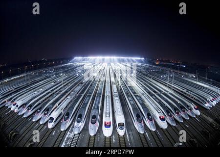 Actualités Themen der Woche KW30 (190726) -- WUHAN, 26 juillet 2019 -- une photo prise le 1 février 2018 montre des trains à grande vitesse qui attendent d être entretenus à Wuhan, dans la province du Hubei au centre de la Chine. Hubei a persisté dans la réforme et l'innovation et a été témoin de grandes réalisations en matière de développement au cours des 70 dernières années. CHINE-HUBEI-DÉVELOPPEMENT (CN) XiaoxYijiu PUBLICATIONxNOTxINxCHN Banque D'Images