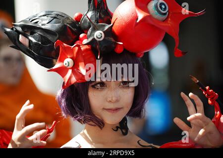 (190728) -- WASHINGTON D.C., le 28 juillet 2019 -- Un cosplayer pose pour une photo lors de l'Otakon 2019 au Walter E. Washington Convention Center à Washington D.C., États-Unis, le 27 juillet 2019. L'Otakon de trois jours, ouvert vendredi, est un événement annuel pour la culture pop asiatique. U.S.-WASHINGTON D.C.-COSPLAY liuxjie PUBLICATIONxNOTxINxCHN Banque D'Images