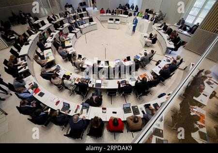 Schwerin, Allemagne. 04 septembre 2023. Le Parlement de l'État s'est réuni pour une session extraordinaire. La session extraordinaire traite du projet de double budget 2024/2025, qui comprend des dépenses de plus de onze milliards d'euros par an dans chaque cas. Crédit : Bernd Wüstneck/dpa/Alamy Live News Banque D'Images