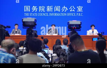 (190729) -- BEIJING, 29 juillet 2019 -- Yang Guang (C), porte-parole du Bureau des affaires de Hong Kong et Macao du Conseil d'État, commente les récentes manifestations et incidents violents dans la région administrative spéciale de Hong Kong (RASHK) lors d'une conférence de presse tenue à Beijing, capitale de la Chine, le 29 juillet 2019. CHINA-BEIJING-HK SITUATION-PRESS CONFERENCE (CN) CAIXYANG PUBLICATIONXNOTXINXCHN Banque D'Images