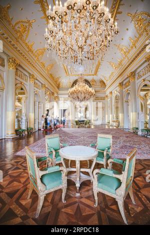 (190730) -- BRUXELLES, le 30 juillet 2019 -- visite du Palais Royal de Bruxelles à Bruxelles, Belgique, le 30 juillet 2019. Le Palais Royal de Bruxelles est la résidence administrative et le lieu de travail principal du roi belge. Une tradition s’est établie depuis 1965 pour ouvrir le Palais de Bruxelles au public chaque été. Du 23 juillet au 25 août de cette année, le palais peut être visité gratuitement sauf le lundi.) BELGIQUE-BRUXELLES-PALAIS ROYAL-OUVERTURE ESTIVALE ZHANGXCHENG PUBLICATIONXNOTXINXCHN Banque D'Images