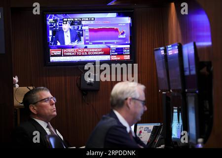 (190731) -- NEW YORK, le 31 juillet 2019 -- les commerçants travaillent à la Bourse de New York, aux États-Unis, le 31 juillet 2019. Les actions américaines ont terminé à la baisse mercredi. Le Dow a diminué de 1,23 % à 26 864,27, le S&P 500 a chuté de 1,09 % à 2 980,38, et le Nasdaq a diminué de 1,19 % à 8 175,42. ) U.S.-NEW YORK-STOCKS WangxYing PUBLICATIONxNOTxINxCHN Banque D'Images