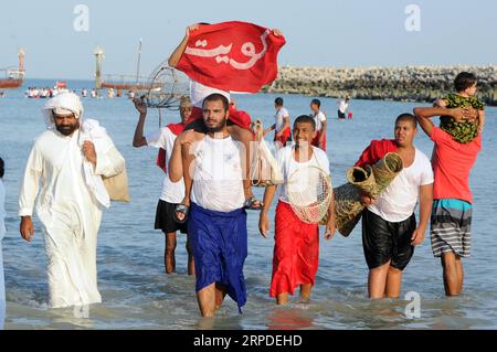 (190801) -- KUWAIT CITY, 1 août 2019 (Xinhua) -- de jeunes plongeurs reviennent du voyage Pearl Diving à Kuwait City, Koweït, le 1 août 2019. Le 31e voyage de plongée Pearl s'est terminé jeudi à Koweït City. Au moins 195 jeunes Koweïtiens ont participé à l'événement et sont revenus avec leur récolte de perles. (Photo Gazi/Xinhua) KOWEÏT-KOWEÏT VILLE-PERLE MOISSON PUBLICATIONxNOTxINxCHN Banque D'Images