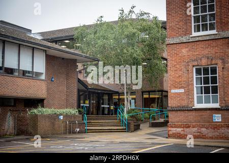 GUILDFORD, SURREY- 31 AOÛT 2023 : Guildford Borough Council at Millmead House- Surrey local Government Building Banque D'Images