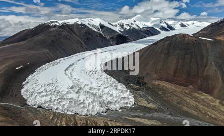 (190806) -- NGARI, 6 août 2019 -- une photo aérienne prise le 4 août 2019 montre le paysage d'une partie d'un glacier dans le comté de Rutog de la préfecture de Ngari, dans la région autonome du Tibet du sud-ouest de la Chine. Jigme Dorje) CHINA-TIBET-GLACIER-SCENERY(CN) JinxMeiduoji PUBLICATIONxNOTxINxCHN Banque D'Images