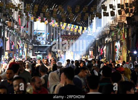 (190807) -- PÉKIN, 7 août 2019 -- les gens magasinent dans un marché avant le prochain festival de l'Aïd al-Adha à Damas, Syrie, le 5 août 2019. (Photo Ammar Safarjalani/Xinhua) XINHUA PHOTOS DU JOUR AxMaer¤safaerjialani PUBLICATIONxNOTxINxCHN Banque D'Images