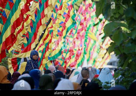 (190811) -- QUEZON CITY, 11 août 2019 -- des musulmans se réunissent pour les célébrations de l'Aïd-al-Adha à Quezon City, Philippines, 11 août 2019.) PHILIPPINES-QUEZON-EID AL-ADHA CÉLÉBRATION ROUELLEXUMALI PUBLICATIONXNOTXINXCHN Banque D'Images