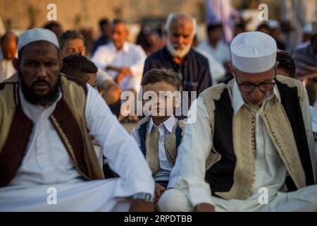 (190811) -- TRIPOLI, 11 août 2019 -- Un garçon est vu pendant le festival de l'Aïd al-Adha à Tripoli, Libye, le 11 août 2019. (Photo de /Xinhua) LIBYA-TRIPOLI-EID AL-ADHA AmruxSalahuddien PUBLICATIONxNOTxINxCHN Banque D'Images