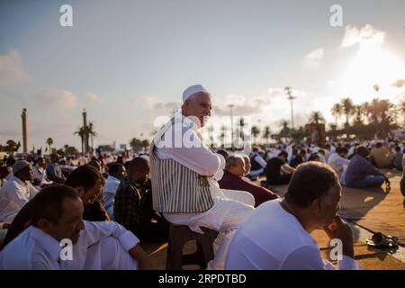 (190811) -- TRIPOLI, 11 août 2019 -- des musulmans se réunissent pour le festival de l'Aïd al-Adha à Tripoli, Libye, le 11 août 2019. (Photo de /Xinhua) LIBYA-TRIPOLI-EID AL-ADHA AmruxSalahuddien PUBLICATIONxNOTxINxCHN Banque D'Images