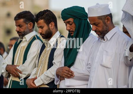 (190811) -- TRIPOLI, 11 août 2019 -- des musulmans se réunissent pour le festival de l'Aïd al-Adha à Tripoli, Libye, le 11 août 2019. (Photo de /Xinhua) LIBYA-TRIPOLI-EID AL-ADHA AmruxSalahuddien PUBLICATIONxNOTxINxCHN Banque D'Images