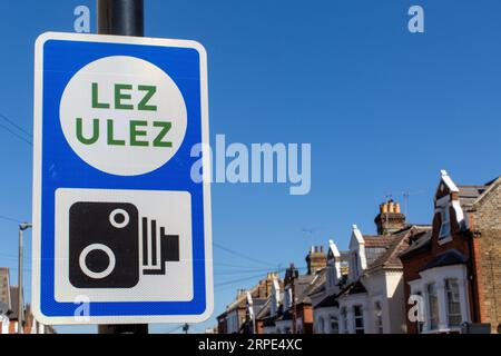 Signalisation à faible émission dans la zone Bounday, avec symbole de caméra Banque D'Images