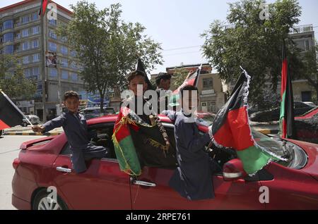 (190820) -- BEIJING, le 20 août 2019 -- les Afghans célèbrent le jour de l'indépendance afghane à Kaboul, capitale de l'Afghanistan, le 19 août 2019 . (Photo de /Xinhua) XINHUA PHOTOS DU JOUR RahmatullahxAlizadah PUBLICATIONxNOTxINxCHN Banque D'Images
