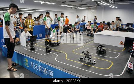 (190821) -- BEIJING, 21 août 2019 -- les concurrents s'affrontent au World robot Contest Champions à Beijing, capitale de la Chine, le 21 août 2019. Plus de 1 000 équipes de dix pays et régions participeront au World robot Contest Champions. CHINA-BEIJING-WORLD ROBOT CONTEST CHAMPIONS (CN) LIXXIN PUBLICATIONXNOTXINXCHN Banque D'Images