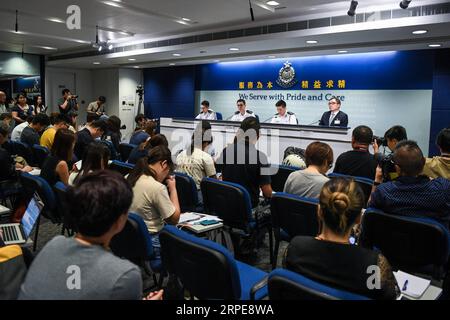 (190821) -- HONG KONG, 21 août 2019 -- une photo prise le 21 août 2019 montre la scène d'une conférence de presse tenue par la police de Hong Kong dans le sud de la Chine à Hong Kong. Mercredi, la police de Hong Kong a appelé tous les journalistes à respecter mutuellement la liberté de couverture des nouvelles après qu'une journaliste du continent ait été entourée par ses pairs de Hong Kong remettant en question son identité après une conférence de presse mardi. La police a mis en place des mesures pour vérifier efficacement l'identité des journalistes, conformément à celles d'autres conférences de presse du gouvernement de la région administrative spéciale de Hong Kong (RAS de Hong Kong), TS Banque D'Images