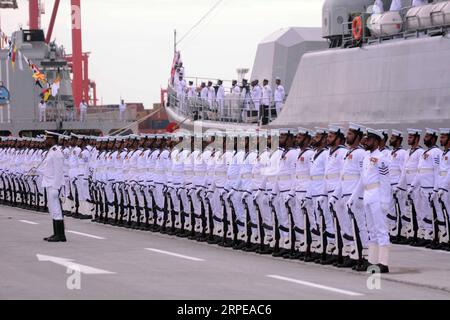 (190823) -- COLOMBO, 23 août 2019 -- la photo prise le 22 août 2019 montre la cérémonie de mise en service de la frégate P625 au port de Colombo au Sri Lanka. La marine sri-lankaise a organisé jeudi une cérémonie de mise en service au port de Colombo pour la frégate chinoise P625 , rebaptisée Parakramabahu . POUR ALLER AVEC la Chine Gifted frégate rejoint officiellement Sri Lanka Navy SRI LANKA-COLOMBO-FRÉGATE P625-CÉRÉMONIE DE MISE EN SERVICE XinxHuashefa PUBLICATIONxNOTxINxCHN Banque D'Images