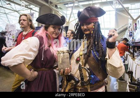 (190823) -- TORONTO, le 23 août 2019 -- des participants habillés posent pour des photos lors de la Fan Expo Canada 2019 à Toronto, Canada, le 23 août 2019. Cet événement annuel est l’un des plus grands événements de bandes dessinées, de science-fiction, d’anime et de jeu au Canada, et se tient ici du jeudi au dimanche. (Photo de /Xinhua) CANADA-TORONTO-FAN EXPO CANADA ZouxZheng PUBLICATIONxNOTxINxCHN Banque D'Images