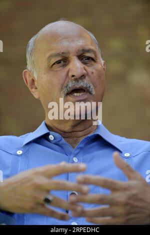 (190825) -- ISLAMABAD, le 25 août 2019 -- Mushahid Hussain Syed, président du comité permanent des affaires étrangères du Sénat pakistanais, prend la parole dans une interview accordée à Xinhua à Islamabad, au Pakistan, le 24 août 2019. L ingérence étrangère à Hong Kong viole le droit international et les normes diplomatiques, parce que Hong Kong est une affaire intérieure de la Chine, a déclaré un sénateur pakistanais. PAKISTAN-ISLAMABAD-SENATOR-XINHUA-INTERVIEW AhmadxKamal PUBLICATIONxNOTxINxCHN Banque D'Images