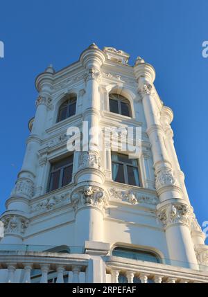 Regardant vers le haut une tour d'angle du Grand Casino néoclasique dans la Plaza de Italia El Sardinero Santander Cantabria Espagne Banque D'Images