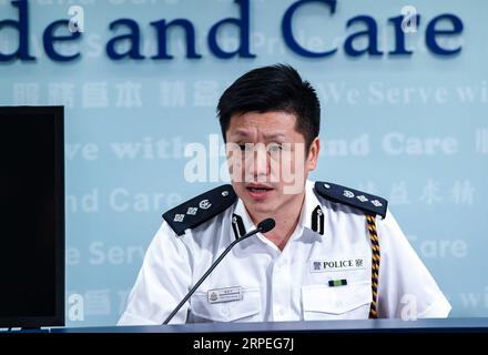 (190828) -- HONG KONG, 28 août 2019 -- Tse Chun-chung, surintendant principal de la Direction des relations publiques de la police de Hong Kong, prend la parole lors d'une conférence de presse quotidienne à Hong Kong, le 28 août 2019. La police de Hong Kong a déclaré mercredi que la violence dans les manifestations et les rassemblements avait augmenté au cours des deux derniers mois, promettant tous les efforts pour traduire tous les délinquants en justice. À ce jour, près de 900 personnes impliquées dans des incidents violents ont été arrêtées. CHINA-HONG KONG-POLICE-PRESS CONFERENCE (CN) MAOXSIQIAN PUBLICATIONXNOTXINXCHN Banque D'Images