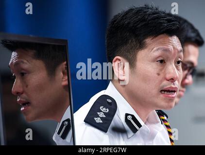 (190828) -- HONG KONG, 28 août 2019 -- Tse Chun-chung, surintendant principal de la Direction des relations publiques de la police de Hong Kong, prend la parole lors d'une conférence de presse quotidienne à Hong Kong, le 28 août 2019. La police de Hong Kong a déclaré mercredi que la violence dans les manifestations et les rassemblements avait augmenté au cours des deux derniers mois, promettant tous les efforts pour traduire tous les délinquants en justice. À ce jour, près de 900 personnes impliquées dans des incidents violents ont été arrêtées. CHINA-HONG KONG-POLICE-PRESS CONFERENCE (CN) MAOXSIQIAN PUBLICATIONXNOTXINXCHN Banque D'Images