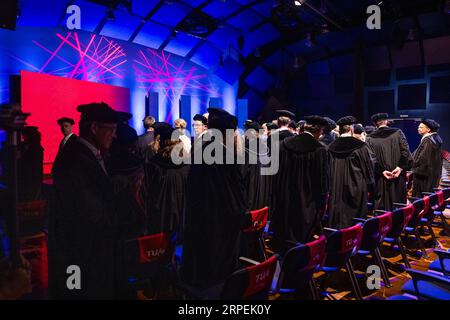 EINDHOEVEN - la procession pendant l'ouverture de l'année académique à l'Université de technologie d'Eindhoven. ANP ROB ENGELAAR pays-bas Out - belgique Out Banque D'Images