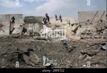 (190904) -- PÉKIN, 4 septembre 2019 -- une photo prise le 3 septembre 2019 montre le site d'un attentat à la bombe à Kaboul, capitale de l'Afghanistan. Le nombre de morts d'une explosion massive d'un tracteur piégé dans la capitale afghane Kaboul a augmenté à 16 tandis que 119 autres ont été blessés, a confirmé mardi le ministère afghan de l'intérieur. PHOTOS XINHUA DU JOUR RahmatullahxAlizadah PUBLICATIONxNOTxINxCHN Banque D'Images