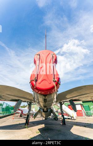 English Electric Lightning F6 exposé en plein air au musée d'histoire de la RAF Manston dans le Kent. Vue rare de l'échappement du moteur jumelé, de l'empennage et de l'aileron. Banque D'Images