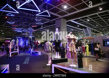 (190904) -- HONG KONG, 4 septembre 2019 -- une photo prise le 4 septembre 2019 montre l'événement CentreStage 2019 dans le sud de la Chine à Hong Kong. Le Centrstage a débuté mercredi au Hong Kong Convention and Exhibition Center, avec la participation de quelque 240 marques. LO Ping FAI) CHINA-HONG KONG-CENTRETAGE 2019 (CN) LuxBinghui PUBLICATIONxNOTxINxCHN Banque D'Images