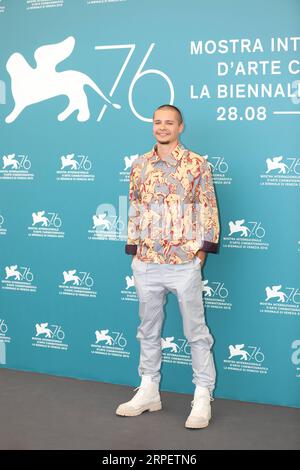 (190904) -- VENISE, 4 septembre 2019 -- l'acteur Toby Wallace assiste à un photocall pour le film Babyteeth au 76e Festival du film de Venise à Venise, Italie, le 4 septembre 2019.) ITALIE-VENISE-FESTIVAL DU FILM- BABYTEETH -PHOTOCALL CHENGXTINGTING PUBLICATIONXNOTXINXCHN Banque D'Images