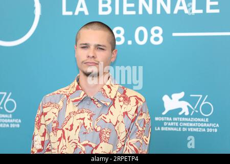 (190904) -- VENISE, 4 septembre 2019 -- l'acteur Toby Wallace assiste à un photocall pour le film Babyteeth au 76e Festival du film de Venise à Venise, Italie, le 4 septembre 2019.) ITALIE-VENISE-FESTIVAL DU FILM- BABYTEETH -PHOTOCALL CHENGXTINGTING PUBLICATIONXNOTXINXCHN Banque D'Images
