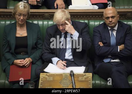 (190905) -- BEIJING, 5 septembre 2019 -- le Premier ministre britannique Boris Johnson fait des gestes à la Chambre des communes à Londres, le 3 septembre 2019. Boris Johnson a perdu mardi un vote clé sur le Brexit à la Chambre des communes alors que les députés anti-no deal ont pris le contrôle des affaires parlementaires. (Jessica Taylor/UK Parliament/Handout via Xinhua) HOC CRÉDIT OBLIGATOIRE : UK Parliament/Jessica Taylor XINHUA PHOTOS DU JOUR HanxYan PUBLICATIONxNOTxINxCHN Banque D'Images