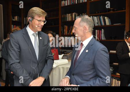 Munich, Allemagne. 04 septembre 2023. Le ministre tchèque des Transports Martin Kupka, à gauche, s'entretient avec le ministre allemand des Transports, de la Construction et du logement Volker Wissing lors de la conférence E-Fuels 2023, conférence internationale sur les carburants synthétiques (e-fuels), le 4 septembre 2023, à Munich, en Allemagne. Crédit : Ales Zapotocky/CTK photo/Alamy Live News Banque D'Images