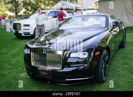 190906 -- VANCOUVER, le 6 septembre 2019 Xinhua -- Un cabriolet Rolls-Royce Dawn est présenté lors de l'avant-première du 10e salon annuel Luxury and Super Weekend à Vancouver, Canada, le 6 septembre 2019. Le 10e week-end Luxe et Supercar est ouvert au public du 7 au 8 septembre, présentant des marques comme Rolls-Royce, Bugatti Veyron, etc Photo de Liang Sen/Xinhua CANADA-VANCOUVER-SPECTACLE DE LUXE ET DE SUPERVOITURES PUBLICATIONxNOTxINxCHN Banque D'Images