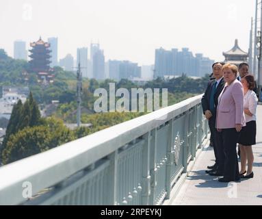 (190907) -- WUHAN, 7 septembre 2019 -- la chancelière allemande Angela Merkel visite le pont du fleuve Wuhan Yangtze à Wuhan, capitale de la province du Hubei en Chine centrale, le 7 septembre 2019. La chancelière allemande Angela Merkel a visité Wuhan samedi. ) CHINE-WUHAN-MERKEL-VISITE (CN) XiaoxYijiu PUBLICATIONxNOTxINxCHN Banque D'Images