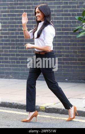 (190912) -- LONDRES, 12 septembre 2019 (Xinhua) -- Meghan Markle, duchesse de Sussex, arrive pour lancer la collection capsule Smart Works à Londres, en Grande-Bretagne, le 12 septembre 2019. (Photo de Ray Tang/Xinhua) GRANDE-BRETAGNE-LONDRES-DUCHESSE DE SUSSEX-COLLECTION DE CAPSULES SMART WORKS-LANCEMENT PUBLICATIONxNOTxINxCHN Banque D'Images