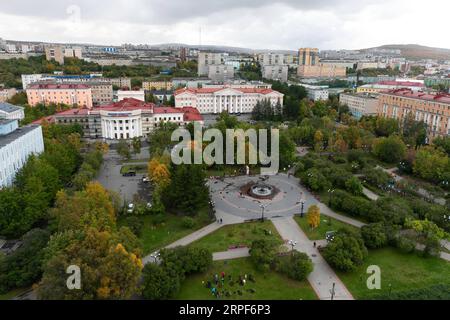 (190915) -- MOURMANSK, 15 septembre 2019 -- la photo prise le 14 septembre 2019 montre le paysage dans le centre-ville de la ville portuaire du cercle polaire arctique de Mourmansk, Russie.) RUSSIE-MOURMANSK-PAYSAGE BaixXueqi PUBLICATIONxNOTxINxCHN Banque D'Images