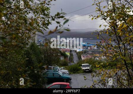 (190915) -- MOURMANSK, 15 septembre 2019 -- la photo prise le 14 septembre 2019 montre le paysage dans le centre-ville de la ville portuaire du cercle polaire arctique de Mourmansk, Russie.) RUSSIE-MOURMANSK-PAYSAGE BaixXueqi PUBLICATIONxNOTxINxCHN Banque D'Images